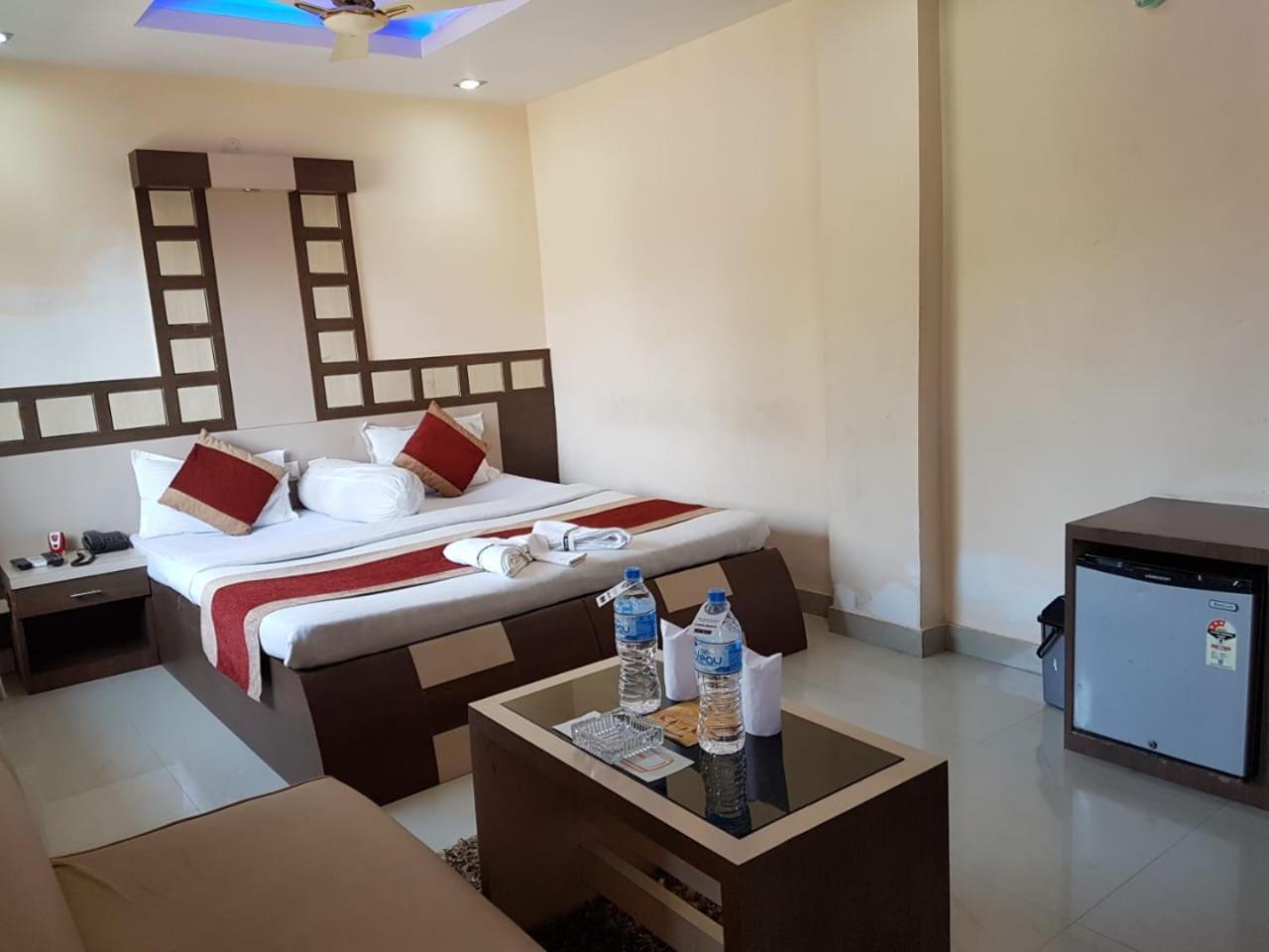 Hotel Royal Bengal Bolpur Buitenkant foto